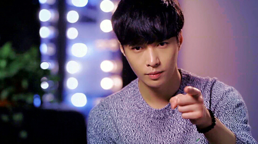  张艺兴 郭晓冬《 星星的密室 》情侣装亮相 好兄