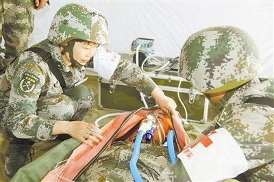 军队医院训练铁娘子 高原颅脑战创伤救治领先