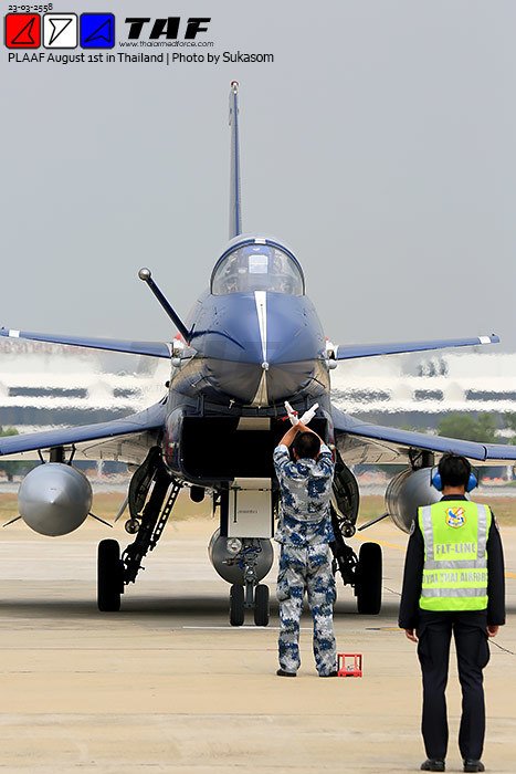 泰国派出鹰狮战机为中国歼10战机伊尔76MD护