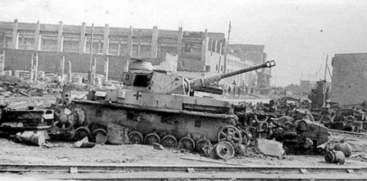 俄媒称斯大林格勒之战最惨烈:空气和水都在燃烧-斯大林格勒保卫战 苏军 爆破弹 德军坦克 德国空军-东方军事-东方网