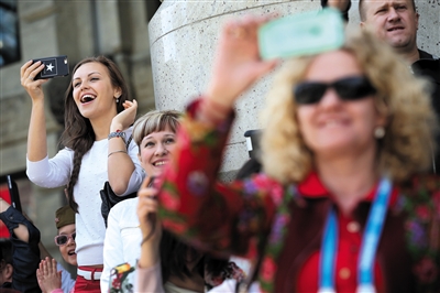 <em>俄罗斯姑娘</em>赞中国军人帅极了-喀秋莎 1941年 