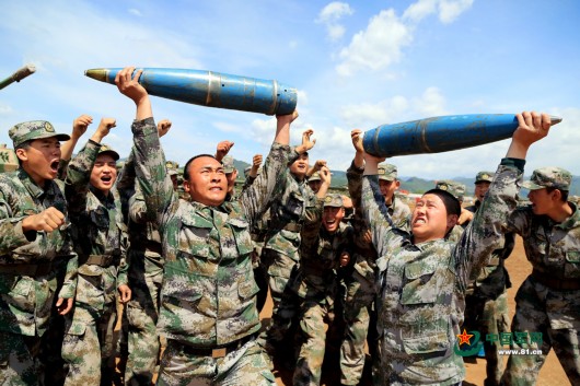 38军PLZ-05新型榴弹炮群曝光 首见内部弹药室[图]