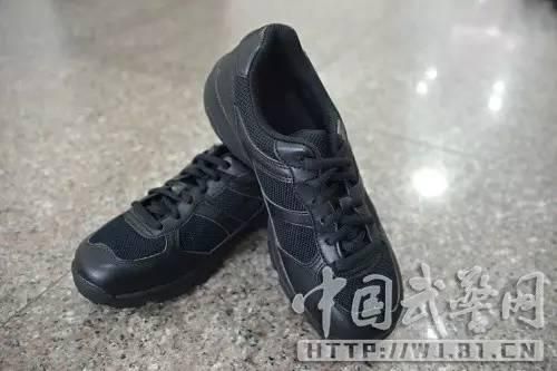 新式武警部队作训鞋列装 传统解放胶鞋将退役