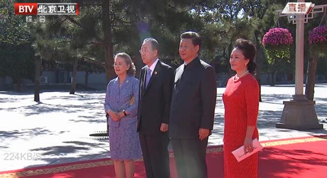 中国第一夫人首次亮相阅兵仪式 迎接外宾时使