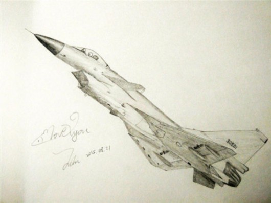 山东大学女大学生热衷手绘战机 钟情苏27战机