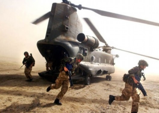 英特种部队穿黑袍扮女人 闯入IS击杀高层-扮女